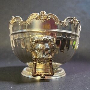 VINTAGE CASTLE COURT SILVERPLATE LION-HEAD BOWL